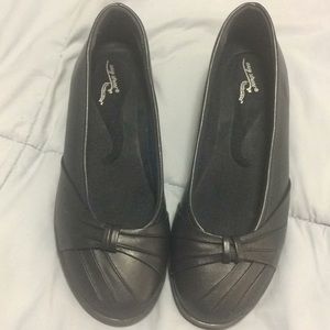 Never worn dark navy blue flats. Squishy foam heel